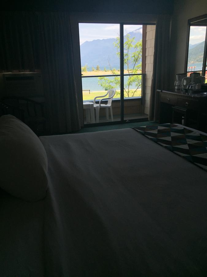 Spring Villa Hotel Harrison Hot Springs Εξωτερικό φωτογραφία