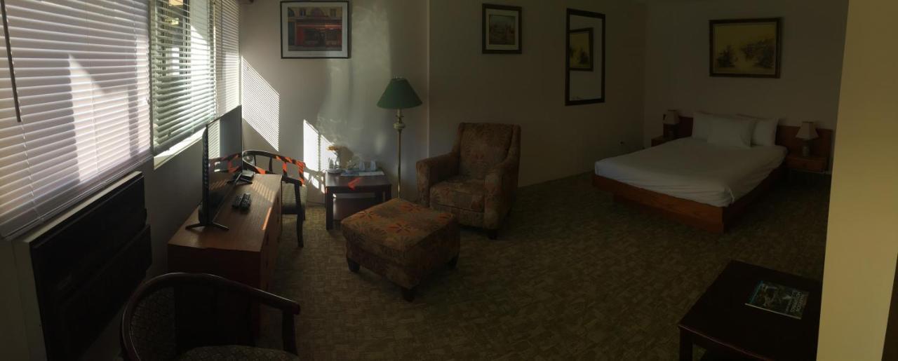 Spring Villa Hotel Harrison Hot Springs Εξωτερικό φωτογραφία